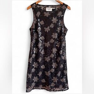 🖤 On-Trend FW2026🖤
BB Dakota -Black and Gold Floral Sequin Dress
